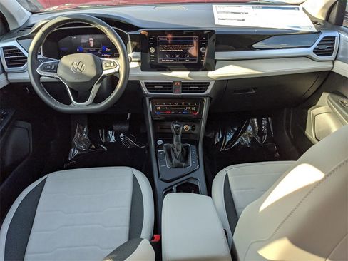 New 2025 Volkswagen Taos SE image 15