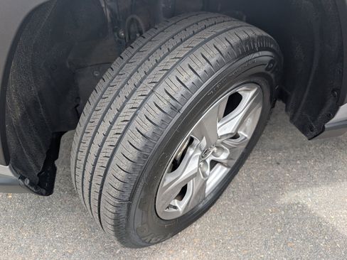 Used 2024 Toyota RAV4 XLE FWD image 21