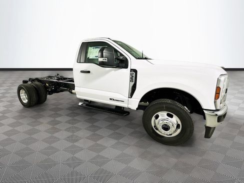 New 2026 Ford F350 XL w/ XL Chrome Package AWD/4WD image 3