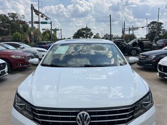 Used 2016 Volkswagen Passat 1.8T SE image 1
