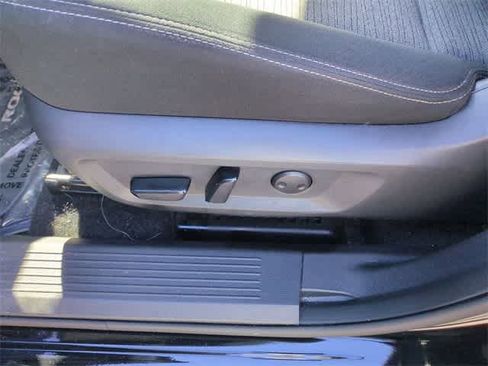 Used 2023 Nissan Rogue SV image 18