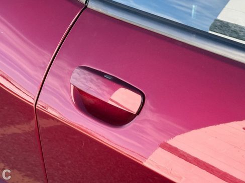 Used 2019 Dodge Challenger SXT image 7