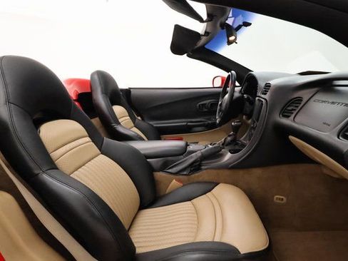 Used 2000 Chevrolet Corvette Convertible w/ Performance Handling Pkg image 24