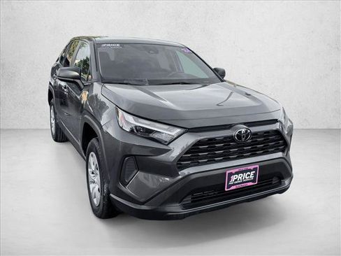 Used 2024 Toyota RAV4 LE AWD/4WD image 3
