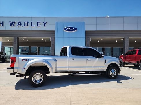 Used 2019 Ford F350 Lariat w/ Lariat Ultimate Package image 2