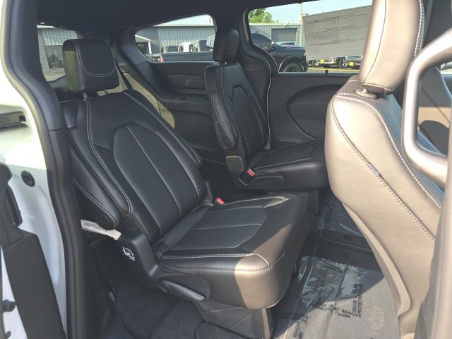 New 2027 Chrysler Pacifica Select AWD/4WD image 29