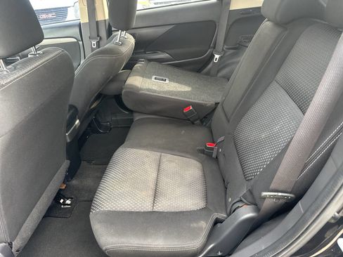 Used 2018 Mitsubishi Outlander SE image 22