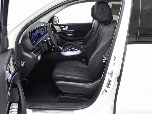 Certified 2024 Mercedes-Benz GLS 580 4MATIC image 17