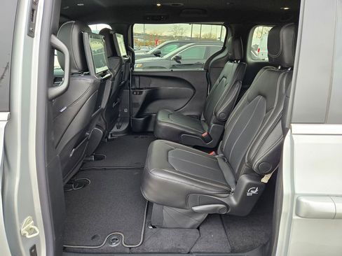 New 2026 Chrysler Pacifica Select image 25