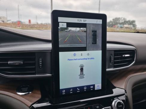 Used 2022 Ford Explorer King Ranch w/ Premium Technology Package image 19