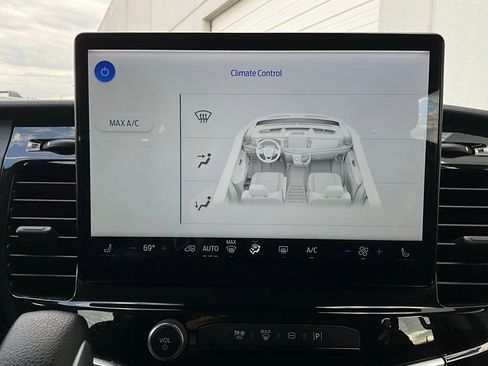 Used 2023 Ford Transit 350 XLT image 26