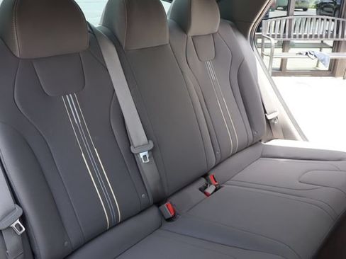 Used 2022 Hyundai Elantra SEL w/ Convenience Package FWD image 12