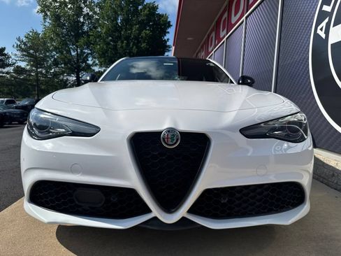 Used 2023 Alfa Romeo Giulia Veloce AWD/4WD image 8
