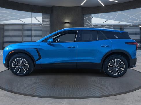 Used 2025 Chevrolet Blazer EV LT image 3