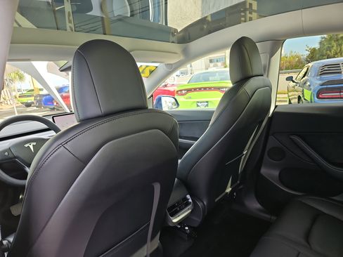 Used 2021 Tesla Model Y Long Range image 10