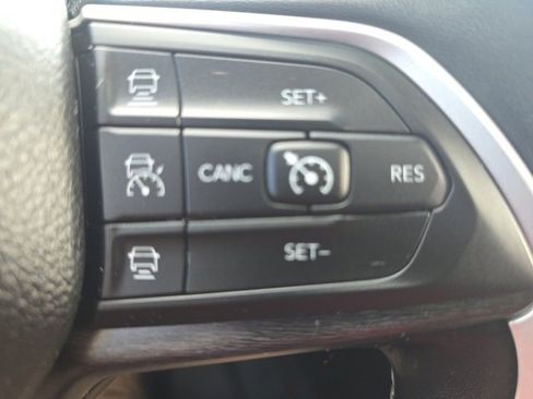 Used 2022 Jeep Grand Cherokee Limited image 22