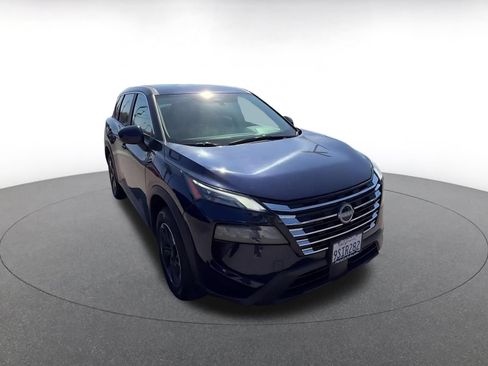Used 2025 Nissan Rogue SV AWD/4WD image 3
