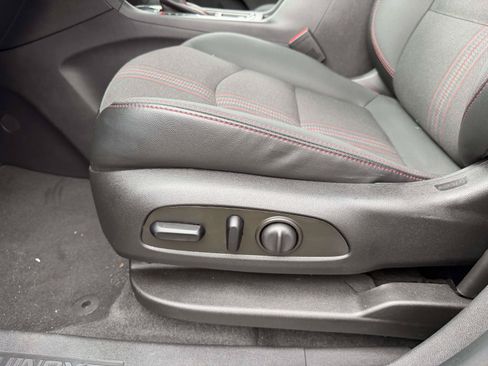 Used 2023 Chevrolet Equinox RS FWD image 16
