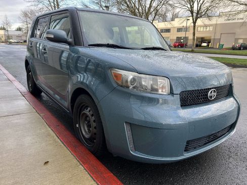 Used 2010 Scion xB image 2