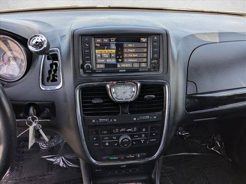 Used 2015 Chrysler Town & Country S w/ Driver Convenience Group FWD image 13