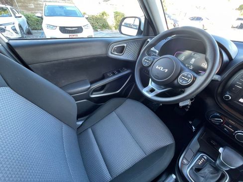 Used 2025 Kia Soul LX w/ LX Technology Package image 34