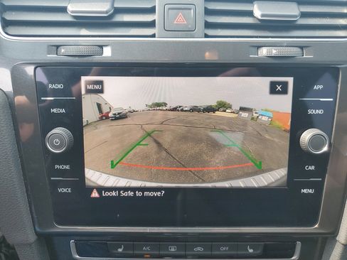 Used 2019 Volkswagen Golf SE w/ Driver Assistance Package FWD image 13