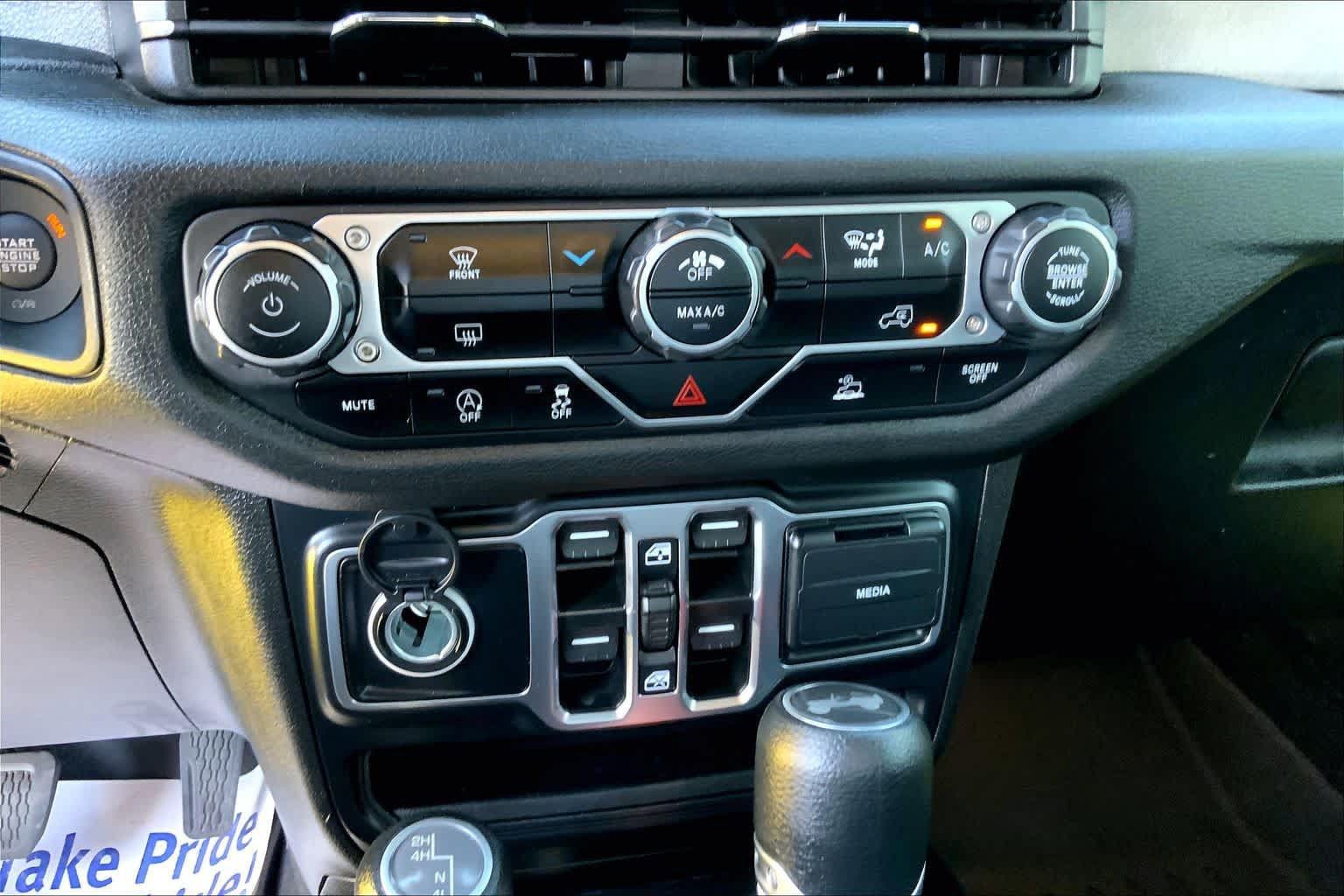 Used 2024 Jeep Wrangler Unlimited Sport AWD/4WD image 30