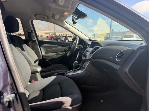Used 2014 Chevrolet Cruze LT image 12