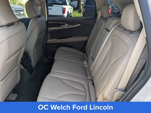 Used 2023 Lincoln Nautilus Reserve image 16