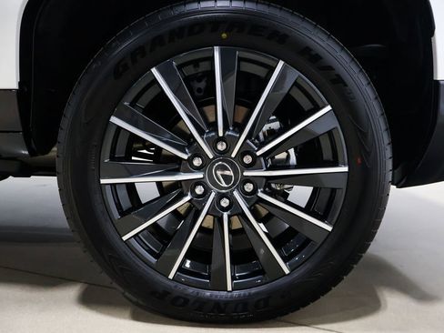 Used 2026 Lexus GX 550 w/ Accessory Package (2T) image 11