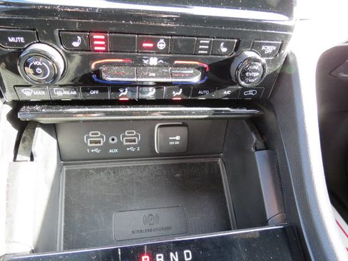 Used 2024 Jeep Grand Cherokee Laredo w/ Luxury Tech Group I image 18