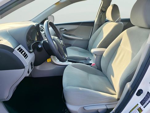 Used 2013 Toyota Corolla image 9