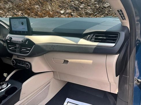 Used 2020 Ford Escape SE image 11