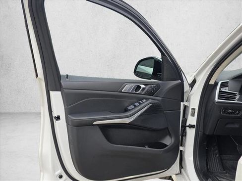 Used 2022 BMW X7 xDrive40i w/ Premium Package image 13
