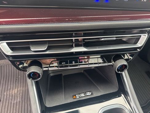 Used 2024 Chevrolet Traverse RS image 23