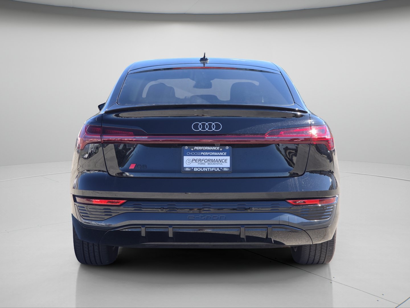 Used 2024 Audi Q8 e-tron Premium AWD/4WD image 21