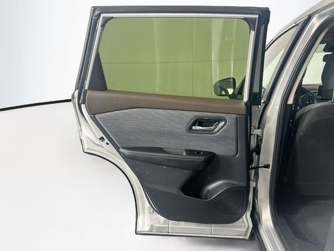 Used 2023 Nissan Rogue SV FWD image 25