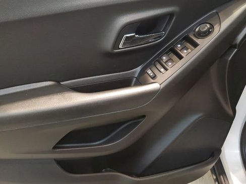 Used 2021 Chevrolet Trax LT w/ Sport Edition image 12