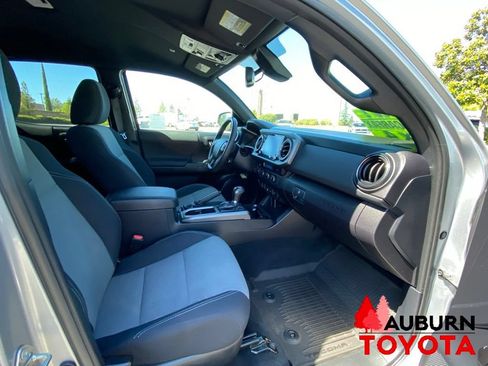 Used 2021 Toyota Tacoma TRD Off-Road w/ Technology Package AWD/4WD image 14