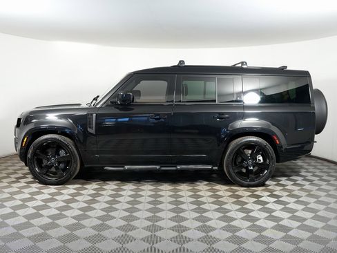 Used 2025 Land Rover Defender 130 X-Dynamic SE image 2