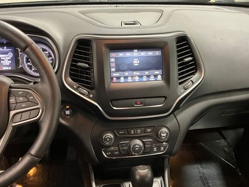 Used 2019 Jeep Cherokee Latitude Plus image 7