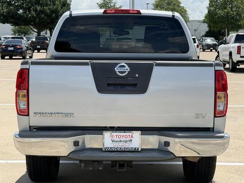 Used 2011 Nissan Frontier SV RWD image 5
