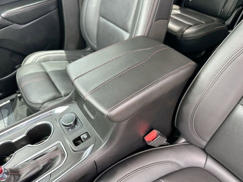 Used 2023 Chevrolet Traverse RS FWD image 21