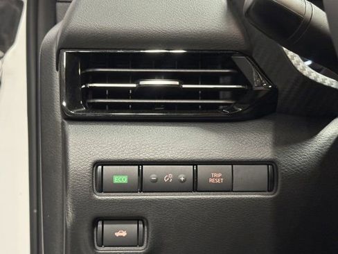Used 2025 Nissan Sentra SR FWD image 10