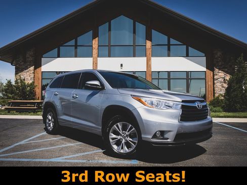 Used 2016 Toyota Highlander LE AWD/4WD image 1