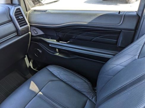 Used 2018 Ford Expedition Platinum image 18