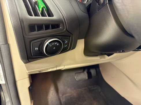 Used 2015 Ford Focus SE image 13