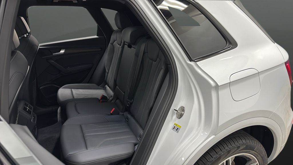 Used 2025 Audi Q5 e Premium Plus w/ Premium Plus Package AWD/4WD image 24