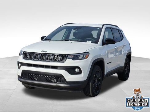 Used 2025 Jeep Compass Latitude w/ Convenience Group image 3