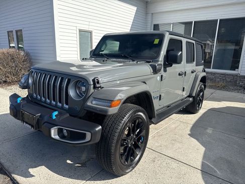 Used 2023 Jeep Wrangler Unlimited Sahara image 5